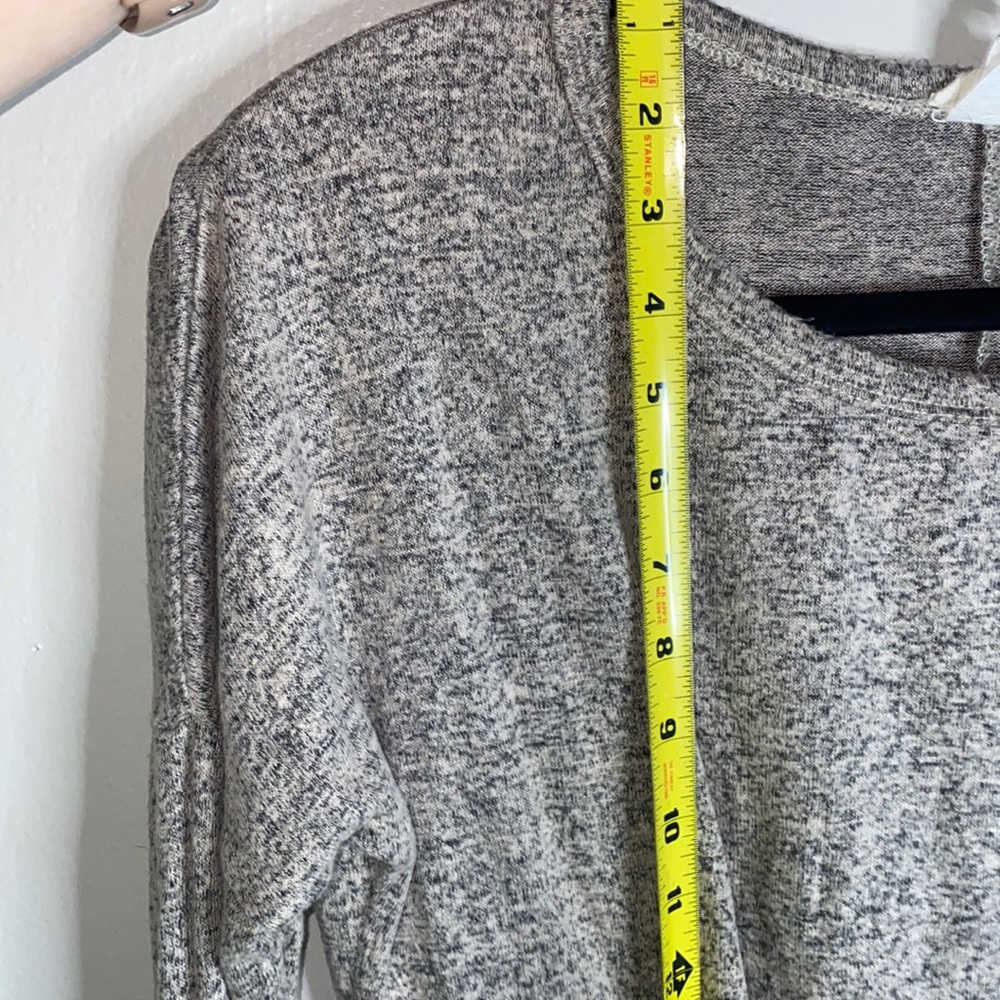 🪿Cute cream lightweight long sleeved top! - Picture 6 of 8